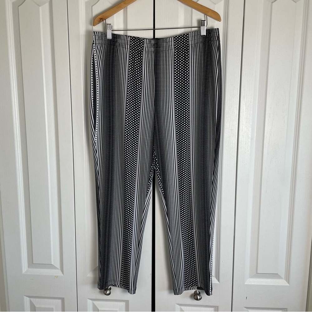 Chico's Polka Dot Stripe Pull On Pants Women’s L Ankle Black White Stretch EUC - Picture 2 of 13